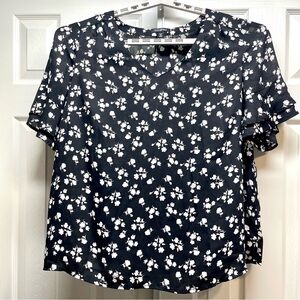 Roz & Ali 2X Black Floral V- Neck Blouse Flutter Sleeve Plus Size Workwear